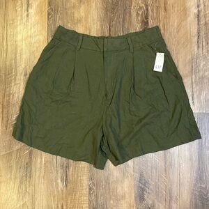 NWT Gap Linen Blend Pleated Shorts